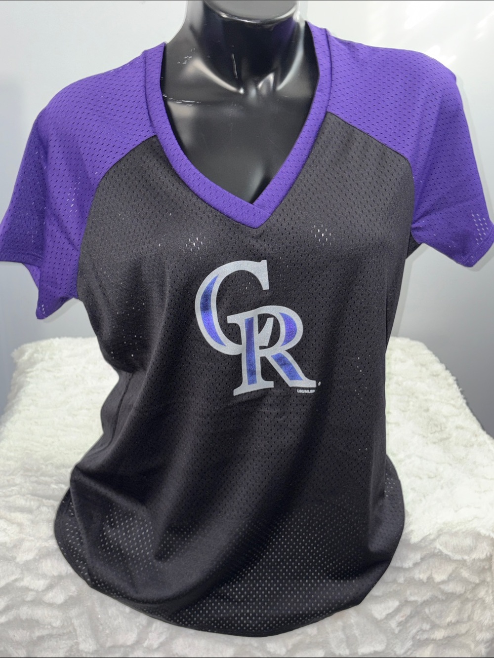 Colorado Rockies Women’s Performance Baseball V-Neck Short Sleeve Shirt Lrg NWT
